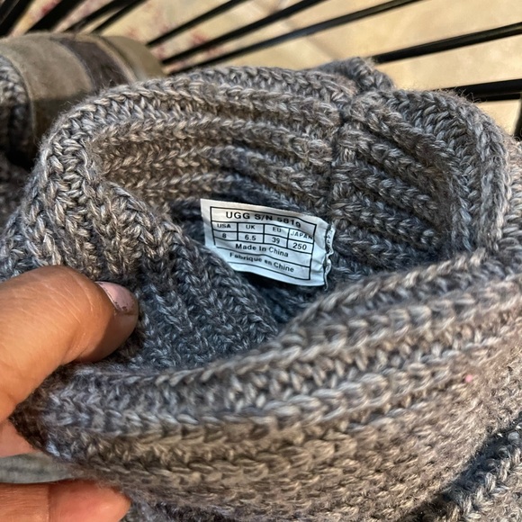 Uggs size 8 - Picture 11 of 13